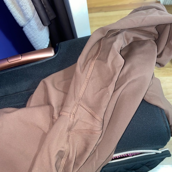 Lululemon Wunder Trains - Picture 2 of 2